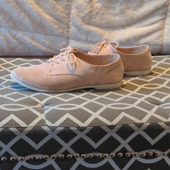 Kelly & Katie Pink Faux Suede Shoes! - Picture 5 of 8